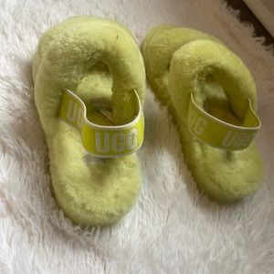 UGGs Slides